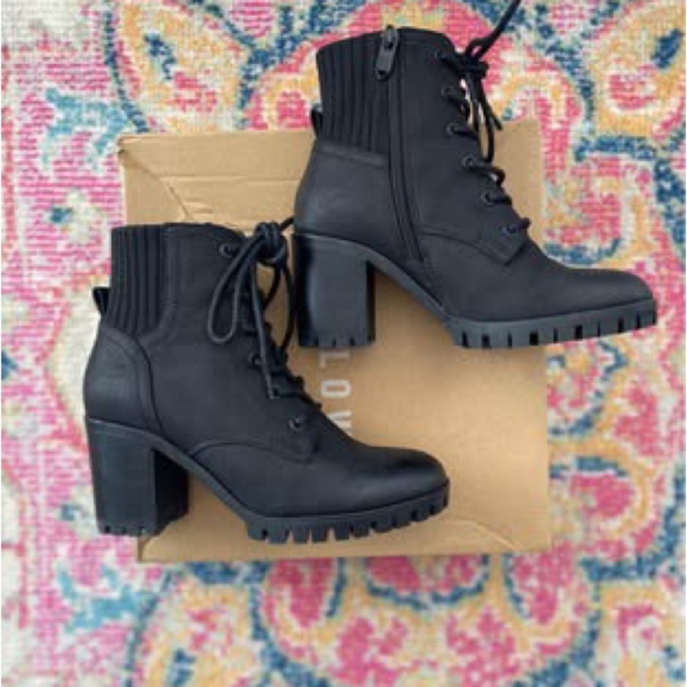 Women’s Black Lace-Up Chunky Heel Ankle Boots